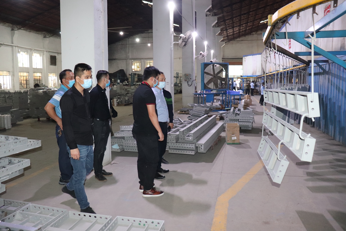 2020-03-28 廣西壹品江山項(xiàng)目部來(lái)廠參觀考察