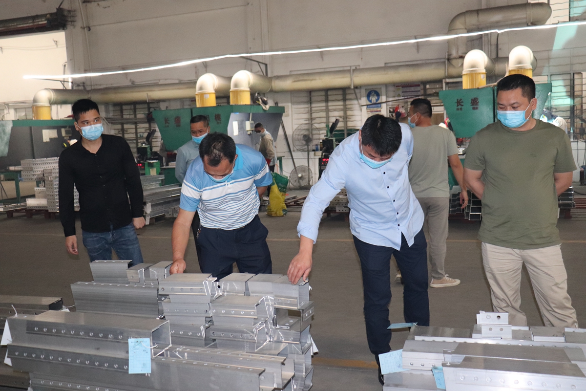 2020-03-28 廣西壹品江山項(xiàng)目部來(lái)廠參觀考察